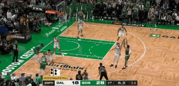 首节还剩4秒小牛放弃进攻 普理查德用了3秒多的时间投中两记远投三分