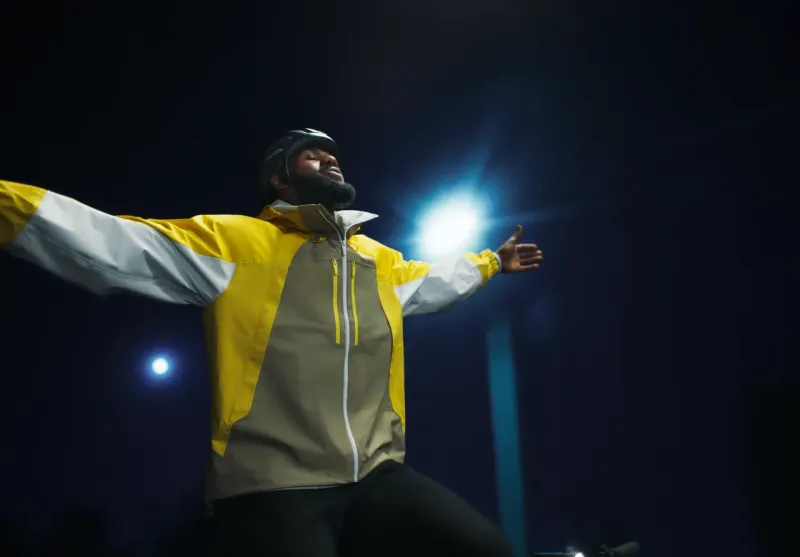 詹姆斯：骑自行车让我感觉像个孩子 只知道克莱也骑