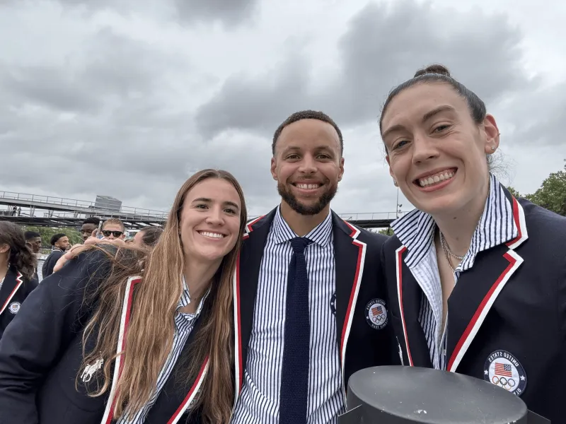 男女咖喱！斯图尔特与约内斯库和库里分享了一张照片：两位神枪手