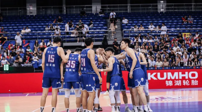 CBA夏季联赛：卢军虎郭启芳合砍41分青岛104-73战胜北京