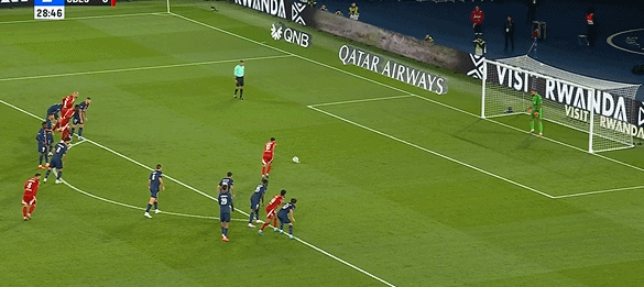 法甲半场结束:德尔卡斯蒂略点球得分 登贝莱头球扳平 巴黎暂时1-1布雷斯特