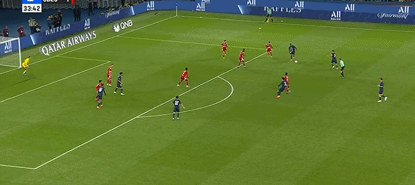 法甲半场结束:德尔卡斯蒂略点球得分 登贝莱头球扳平 巴黎暂时1-1布雷斯特